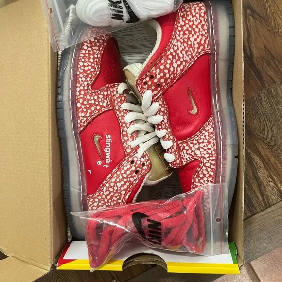 Nike stingwater dunksRed and White Patterned Sneakers Sz 4.5 men 6 women